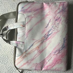Laptop/iPad bag with strap in great condition only use a couple times